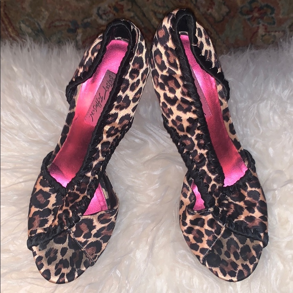Betsy Johnson leopard print heels
